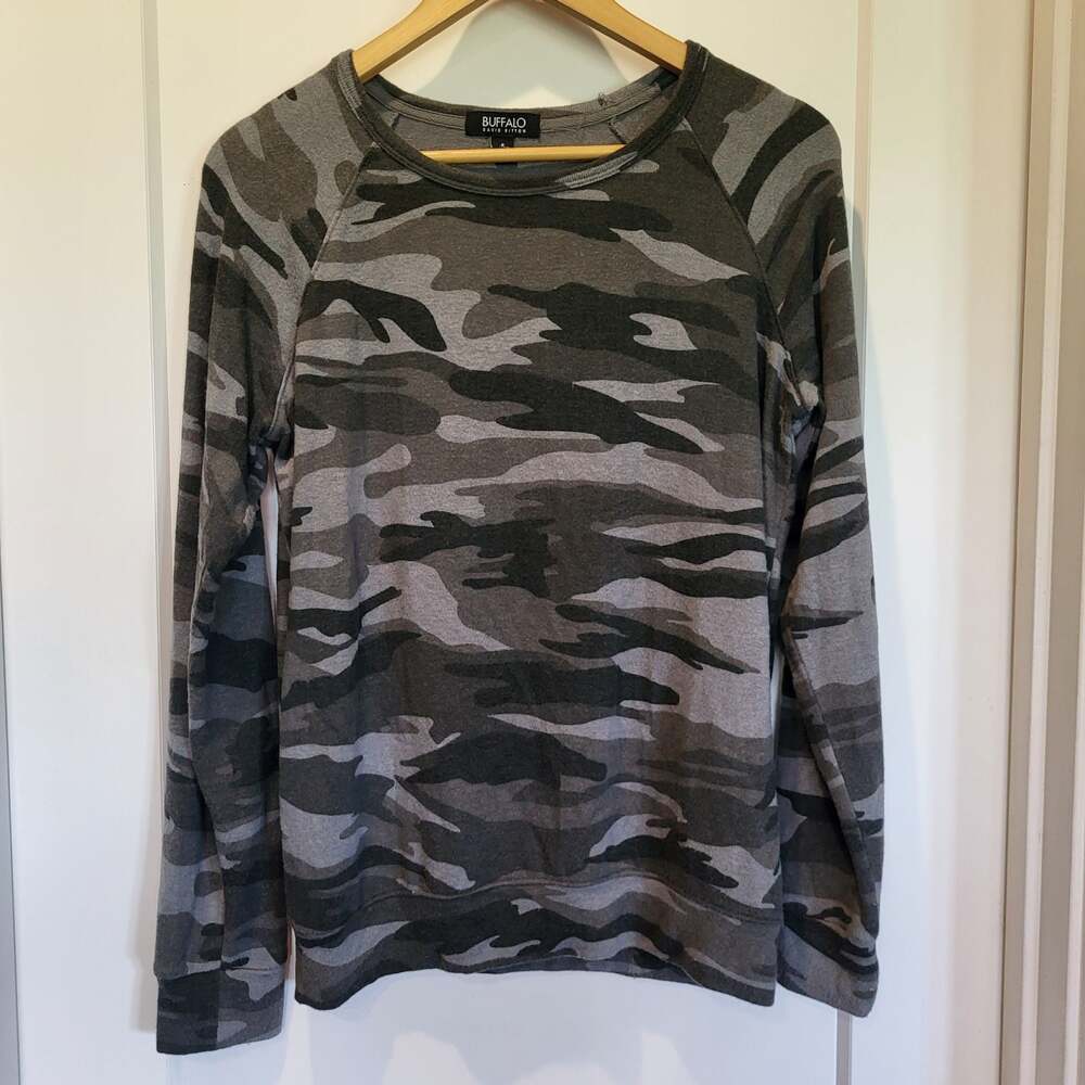 Cottagecore Buffalo David Bitton Women's Gray Camo Cozy Raglan Pullover Top, siz